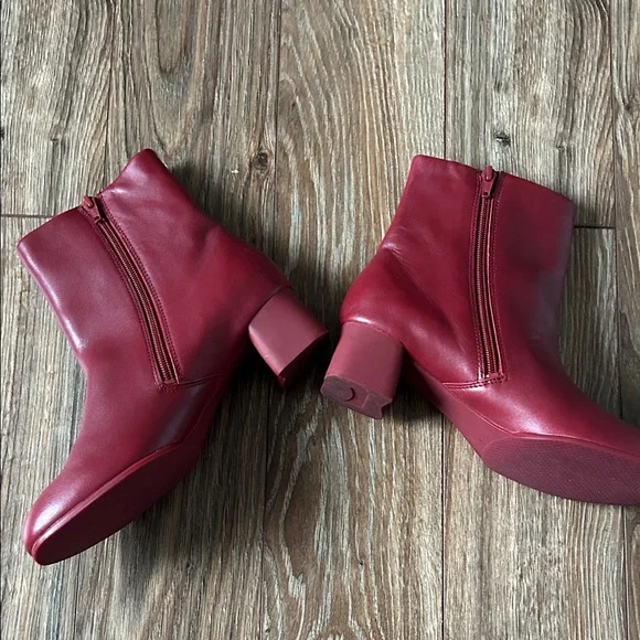 Camper “Katie” Red Ankle Boots - Picture 4 of 12